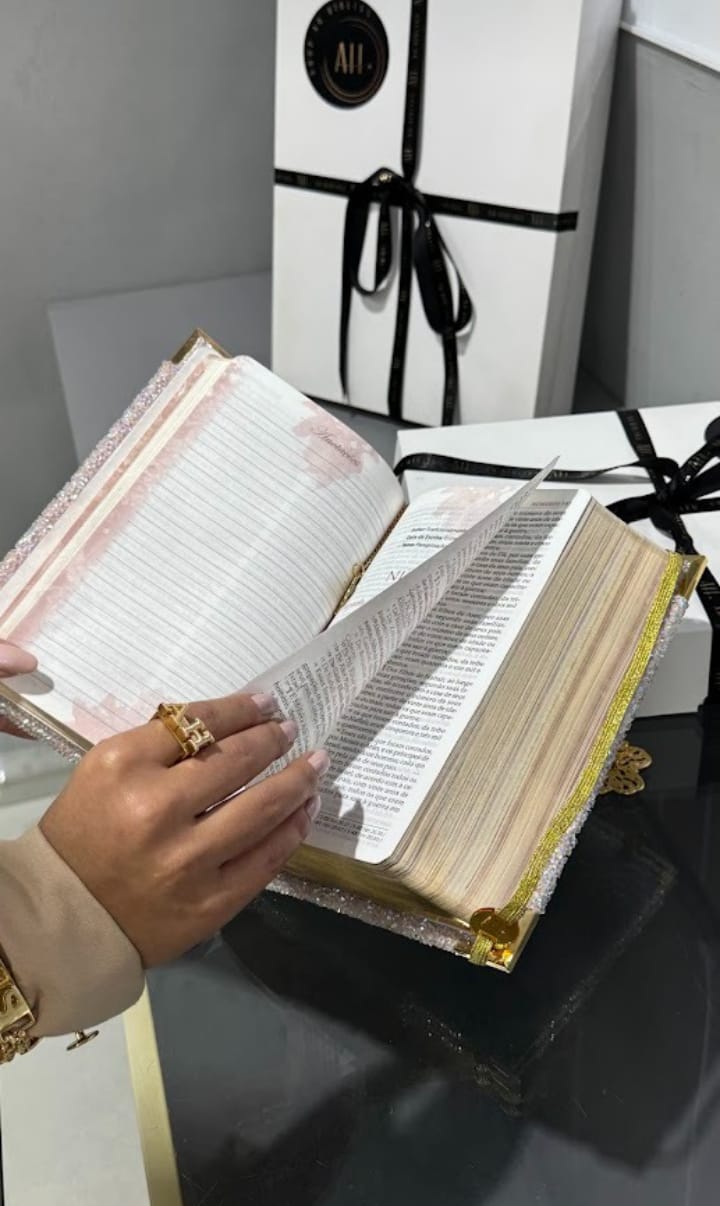 Biblia  De ESTUDO DA MULHER GUIADA PELO ESPIRITO- MÉDIA