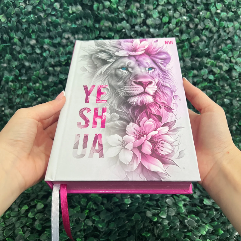 Bíblia Sagrada NVI Feminina Leão Yeshua Floral Rosa Evangélica Índice