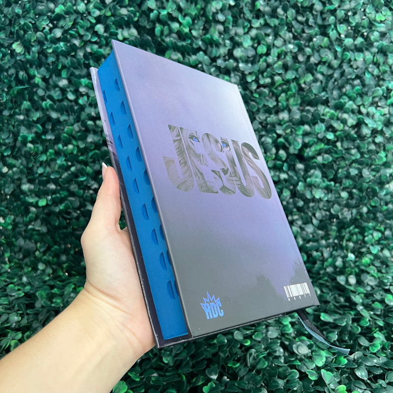 Bíblia Sagrada NVI Masculina Leão Jesus Azul Evangélica Capa Dura Índice
